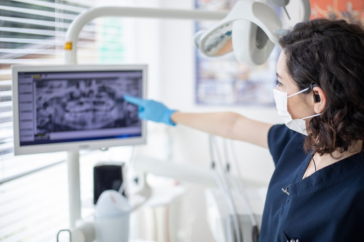 A woman pointing at the x-ray | Periondontal disease