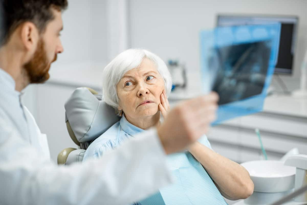 An emergency dentist and a patient