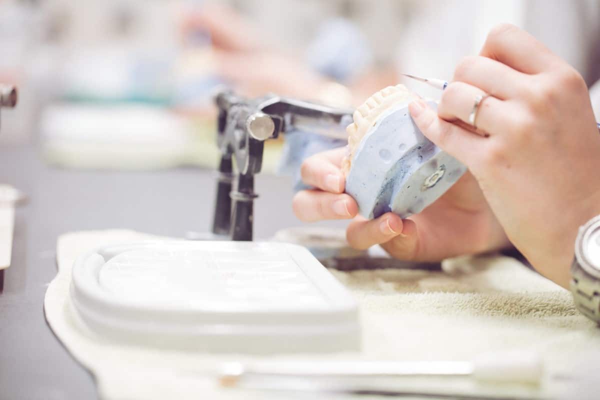 Guide To Understanding ImplantSupported Dentures In Louisiana